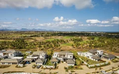 Vue aérienne des Villas Fairway La Réserve et du golf de Mont Choisy