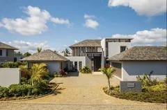 Façade et entrée d'une Villa Fairway La Réserve à Mont Choisy