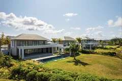 Jardin privé et piscine d'une Villa Fairway La Réserve