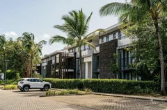 Résidences Mont Choisy Le Parc nichées dans un jardin tropical